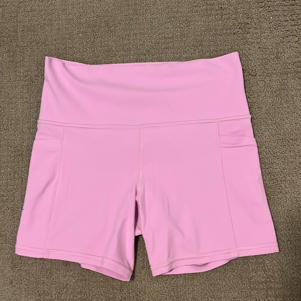 Athleta Salutation Stash Pocket bike short